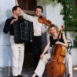 Trio Wellcaru © Trio Wellcaru Trio Wellcaru © Trio Wellcaru